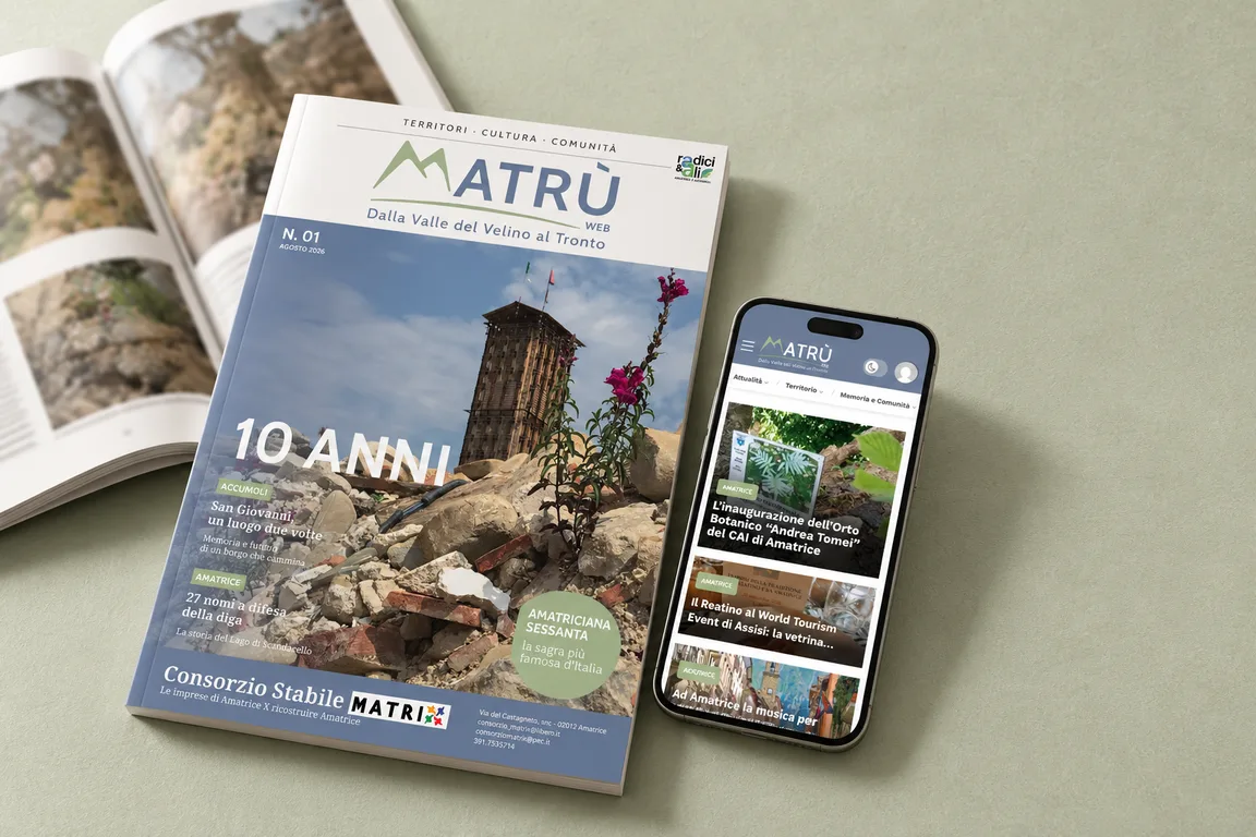 Rivista Matrù numero 1 accanto a uno smartphone con il portale web Matrù